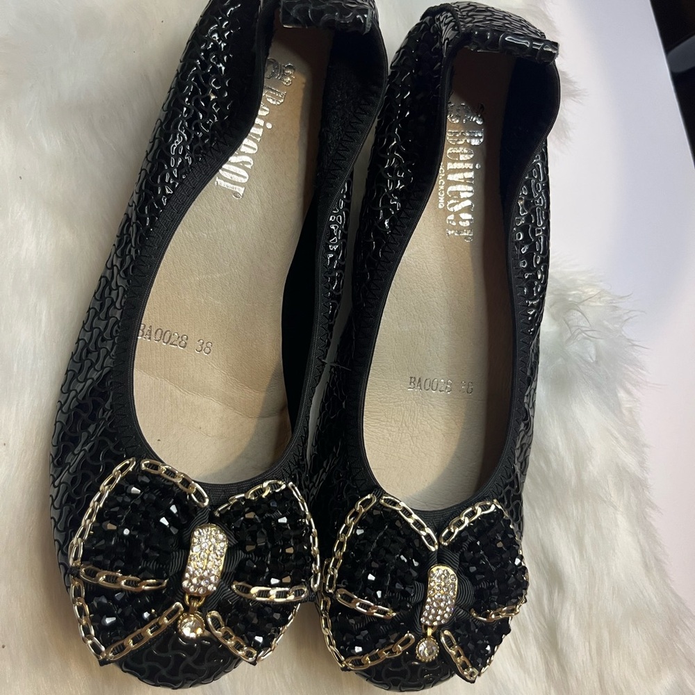Chic Black Flats with Bow and Chain Detail